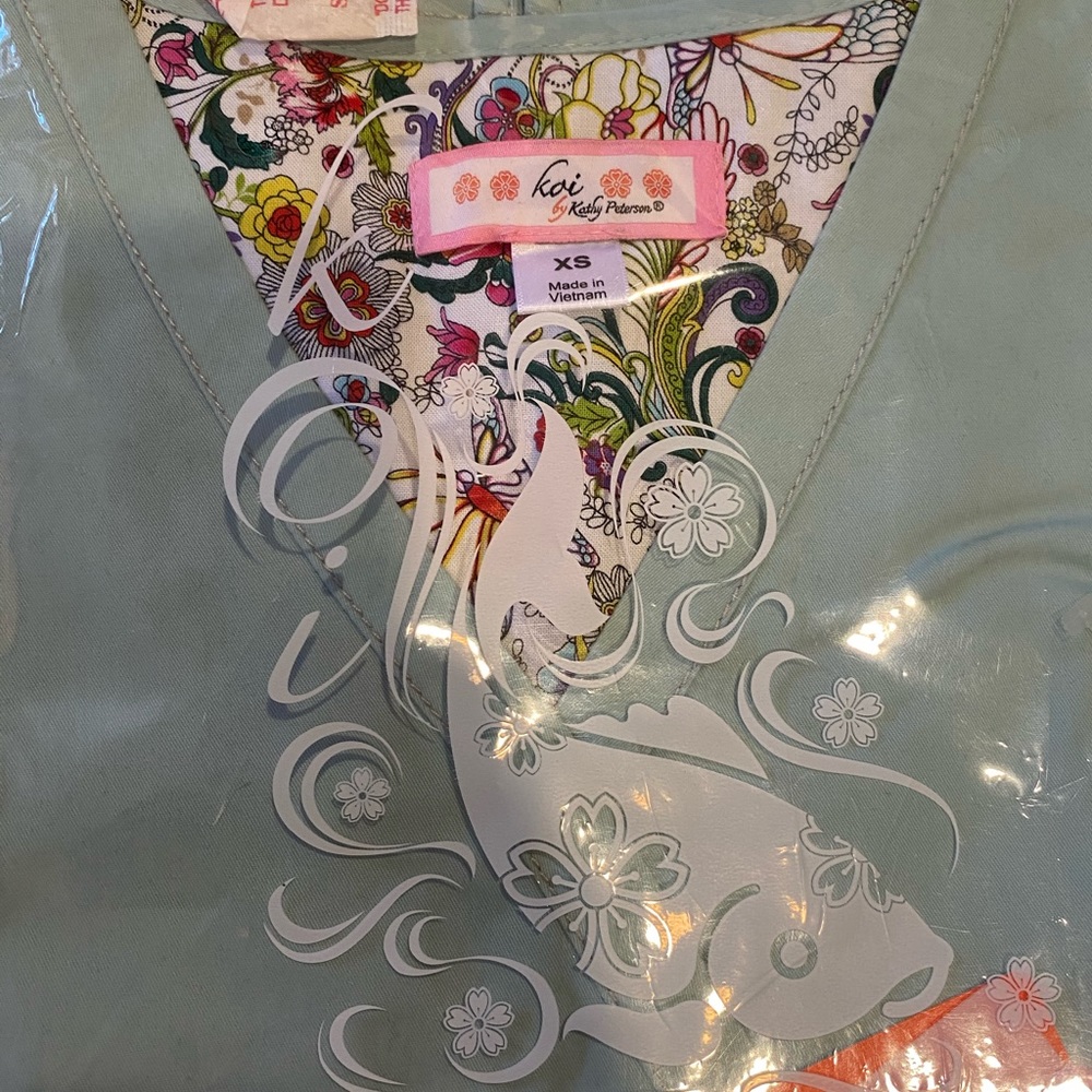 Koi women scrub top - Picture 4 of 9